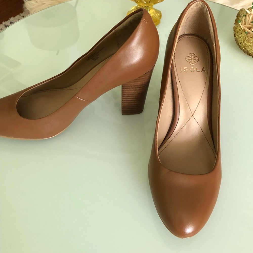 Isola brown pumps